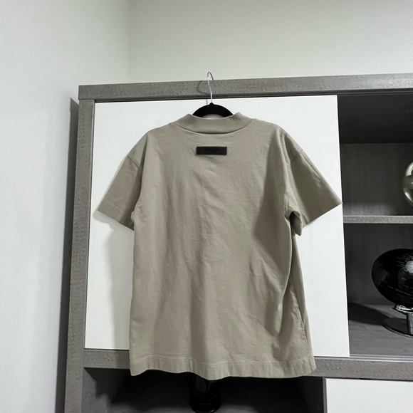 Essentials t-shirt - Picture 2 of 4